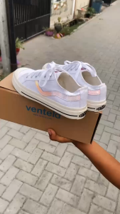 Sepatu Ventela New Public White Natural Bisa Menyala Malam Hari
