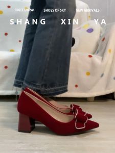 รองเท้าแต่งงานส้นสูงหัวแหลมผูกโบว์ลายผีเสื้อสีแดงสำหรับผู้หญิง รองเท้าแต่งงานแบบสวมที่สวมใส่สบายสำหรับฤดูร้อนปี 2024