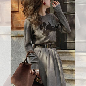 เสื้อสเวตเตอร์ถักหนาสีเทา ขนกระต่าย ทรงสั้น สำหรับผู้หญิง ฤดูใบไม้ร่วง/ฤดูหนาว 2025 ใหม่ ขนาดเล็ก เสื้อเชิ้ตถัก แขนยาว ปกติ