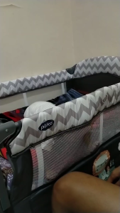 PRELOVED - Pliko Next to Me Travel Cot B 828 SLR Box Bayi Kelambu Sisi Bisa Turun