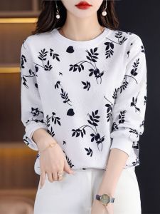 เสื้อสเวตเตอร์คอกลมแขนยาวหลวมๆ สำหรับผู้หญิง ฤดูใบไม้ผลิ 2025 ใหม่ ลดอายุ ทรงหลวม กระชับสัดส่วน เสื้อตัวบน เสื้อยืด