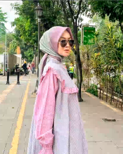 Imani Butik|Fashion Wanita Top Hesty Atasan kemeja Wanita Motif Salur Atasan Muslimah Model Batwing