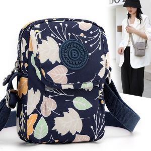 Fashionable Simple Crossbody Bag for Women Small Lightweight Casual Nylon Cloth Shoulder Bag with Zipper Closure