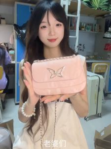 กระเป๋าสะพายข้างทรงสี่เหลี่ยมเล็กแบบทันสมัย กระเป๋าสะพายข้างแบบลำลองสำหรับใส่ของกลางแจ้ง กระเป๋าสะพายข้างแบบมีสายสะพายข้างสำหรับใส่ไปทำงาน