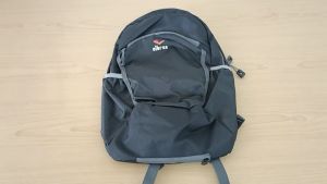 Outvin Tas Punggung Backpack Pria 491TL Free Rain Cover Elbrus Warna : Hitam Ukuran : 24 cm x 13 cm x 37 cm Bahan : Nylon Sarang Tawon x Cordura