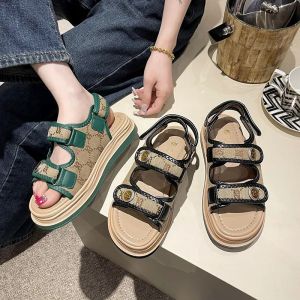 รองเท้าแตะแฟชั่นส้นแบนใหม่ของผู้หญิง