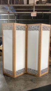 (3-4 tấm) Vách bình phong ngăn phòng hoa văn khung viền vách kín mẫu mới chất liệu gỗ MDF