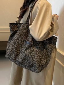 Trendy Commuter Canvas Tote Bag Womens Large Capacity Single Shoulder Leopard Print Bag Casual Daypack Soft Handbag