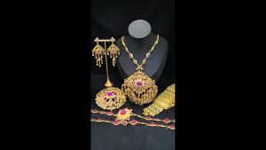 เครื่องประดับชุดไทยโบราณ สีทอง สีเงิน พร้อมหัวเข็มขัดและต่างหูแบบหนีบ มีแบบเซต