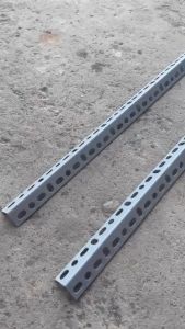 Cây sắt V lỗ làm kệ ( V3) - dài 30cm