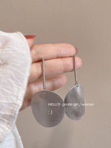 Silver Metal Shell Shaped Earrings Geometric Texture Unique Design High End Luxury Feel Fashionable Jewelry for Women