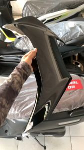 Body Cowling All New Aerox Hitam Metalik Glossy Cover Sayap Panel Depan Tebeng Legshield Depan Kanan Kiri Sepasang Original Asli Yamaha BBP-F835U-00-P3 BBP-F835V-00-P3