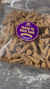 1 Ký 500 Nhang nụ Bách Xanh Thiên An  hương thơm cao quý tạo cảm giác tươi mát sảng khoái giúp xua đuổi uế khí.