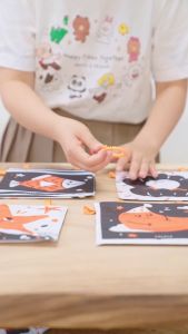 Bộ Đồ Chơi Thẻ Vải 5 Chất Liệu Kích Thích Thị Giác Xúc Giác Thính Giác Cho Trẻ Sơ Sinh - Lalala Baby