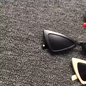 MGK714 Kacamata Fashion Anti Radiasi Bentuk Triangle Sunglasses Hitam Korea Style Unik