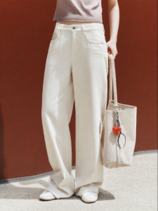 MO&Co. | Soft Breathable Linen Cotton Blend Loose-Fitting Straight Leg Jeans