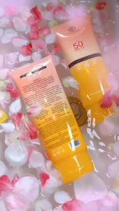 【ซื้อ 1 แถม 1】FJ โลชั่นกันแดด SPF 50+++ ช่วยให้หน้ากระจ่างใส ชุ่มชื้น อิ่มน้ำ กลิ่นหอมติดทนนาน 180ml สำหรับผิวหน้าและผิวกาย