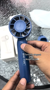 Kipas Mini Genggam Portabel T 10 dengan Stand HP Angin Sejuk Praktis untuk Aktivitas Seharihari