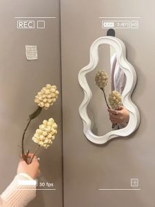 Gương phòng tắm Gương trang điểm Đám mây Đặc biệt Hình dạng đặc biệt Gương trang điểm Bàn đầu giường Đơn giản Gương treo