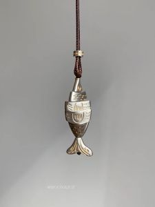 Retro Chinese Style Silver Spliced Fish Pendant Necklace Womens Sweater Chain Fashionable Versatile Minimalist Design