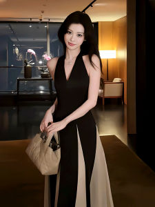 French V-Neck Black White Splicing Strapless Dress Womens New 2025 Spring Summer Design Shoulder Exposure Small Audience Dress