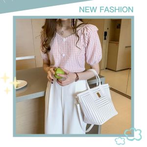 QDshop เสื้อยืดคอวีลายตารางสุดมินิมอล สวยแล้วถ้าใส่เสื้อตัวนี้เธอจะมีความสุขใช่ไหม แต่มันก็สายไปเพราะในวันนี่ทำได้แค่ฝันถึงโค๊ดส่วนลด