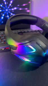 OLYPS หูฟังเกมมิ่งแจ็ค 3.5 มม. พร้อมไมโครโฟน HD ไฟ RGB เสียงไฮไฟ หูฟังเกมมิ่งแบบมีสาย USB สำหรับพีซี Xbox PS4 PS5 Playstation 4 5