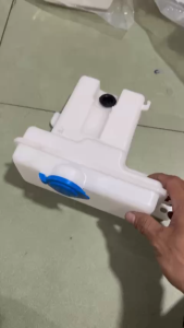 Bình xịt rửa kính/bình xịt rửa kiếng xe tải huyndai porter II/ 2 H100 mới H150hàng loại tốt