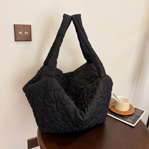 กระเป๋าสะพายข้างผ้าฝ้ายขนาดใหญ่สำหรับผู้หญิง ฤดูหนาวปี 2025 กระเป๋าสะพายข้างทรงเมฆทรงหัวใจสไตล์เกาหลี สีสันสดใส กระเป๋าสะพายข้างแบบลำลอง