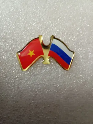 Huy hiệu cài áo lá cờ Việt Nam - Nga pin cài áo quà tặng Vietnam - Russia