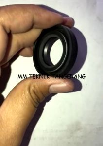 Seal Oli TC 20x35x8 untuk Industri dan Mobil