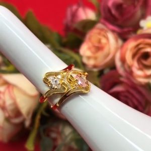 ชู่แหวนทองฝังพลอย ชุบทอง ทองปลอม ตัวเรือนสีทอง ใส่เสริมบารมี และรักษาอาบ น้ำได้ทุกโอกาส