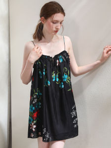 XEXZ | ชุดนอนผ้าไหม XEXZ100% Pure Desire ชุดนอนแขนกุดพิมพ์ลายดอกไม้สำหรับฤดูร้อน ชุดเดรสยาวปานกลางสำหรับใส่ไปงานปาร์ตี้