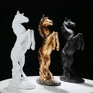 Horse Statue European Style Sculpture Home Desk Model Bar Crafts Ornaments Modern Resin Art Decoration Boyfriend Gifts