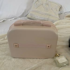 กระเป๋าเดินทางพกพาขนาดเล็ก ความจุขนาดกลาง กระเป๋าใส่เครื่องสำอางแบบเรโทร สไตล์เกาหลี วัสดุอื่น ๆ กระเป๋าเดินทางแบบแข็ง