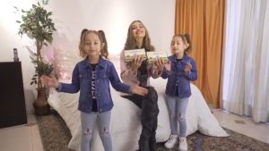 Flash Card Reader: A Portable Pronunciation Tool for Kids