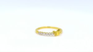 Happy Jewelry แหวนแถวประดับด้วยผีเสื้อ ด้านข้างน่ารักๆ  ทองแท้ 9k 37.5% เพชรเกสร ME947