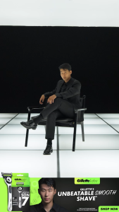 GilletteLabs x Son Limited Edition exfoliating Bar Razor for Men 1 Handle 2 Razor Blade Refills 1 Shower Hook