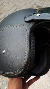 Helm Kulit Dewasa Warna Full Hitam