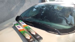 Gạt mưa ô tô FORD Ranger Ecosport Escape Everest Edge Xương mềm ba khúc UP PARTS CAO CẤP