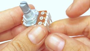 Potensio 3 Pin B100K Drat Mono Kaki 3 Tekuk Potentio Meter 104