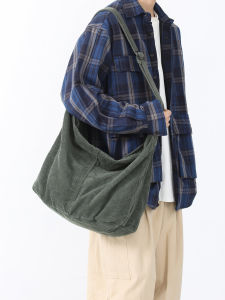 Japanese Style Large Capacity Canvas Crossbody Bag for Men and Women Casual Zipper Closure Shopping Bag Shape