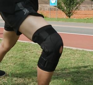 1PC Hỗ trợ đầu gối thể thao Dây đeo chống va chạm thể dục nhôm linh hoạt tấm chống sốc đầu gối bảo vệ