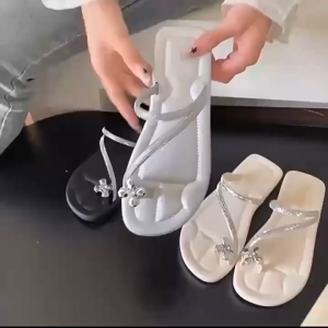 รองเท้าแตะผู้หญิง คุณภาพดี น้ำหนักเบาใส่สบาย รองเท้าแตะสวม ประดับเพชรเทียม สำหรับผู้หญิง สำหรับใส่ในช่วงฤดูร้อน สไตล์เกาหลี