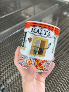 E2E Personalized Ceramic Mug: A Boxed Gift of Excellence