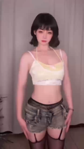 Jennyพร้อมส่ง🎀เสื้อสายเดี่ยวลูกไม้ เสื้อSet2ชิ้น เสื้อครอปท็อป ทรางรัดรูป ติดโปว์ สไตล์คล้องคอ Y2k เซ็กซี่แฟชั่นผู้หญิง