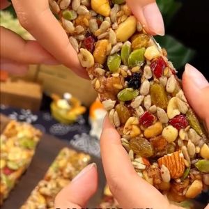WooNut Irresistible Mixed Nuts Snack Nutritious Delicious Nut Cake Jujubes Pie Walnuts Peanuts Pastry