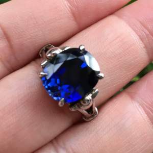 (สวยมาก) แหวนไพลิน โคลนนิ่ง สีน้ำเงินกำมะหยี่ เม็ดโต เนื้อใส น้ำสวยลึก สวยเหมือน ไม่จกตาค่ะ