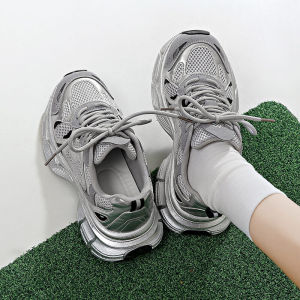 รองเท้าผ้าใบส้นหนาสำหรับผู้หญิง สีเทาเงิน รองเท้าผ้าใบระบายอากาศได้ดี น้ำหนักเบา ทรงหัวมน วัสดุยาง รองเท้าลำลอง