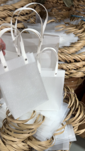 ✨ถุงช้อปปิ้งPPแวววาว หูหิ้วถัก+หมุดสปาร์คเกิล หลายขนาด แข็งแรง งานแต่ง-ของขวัญ ✅พร้อมส่ง